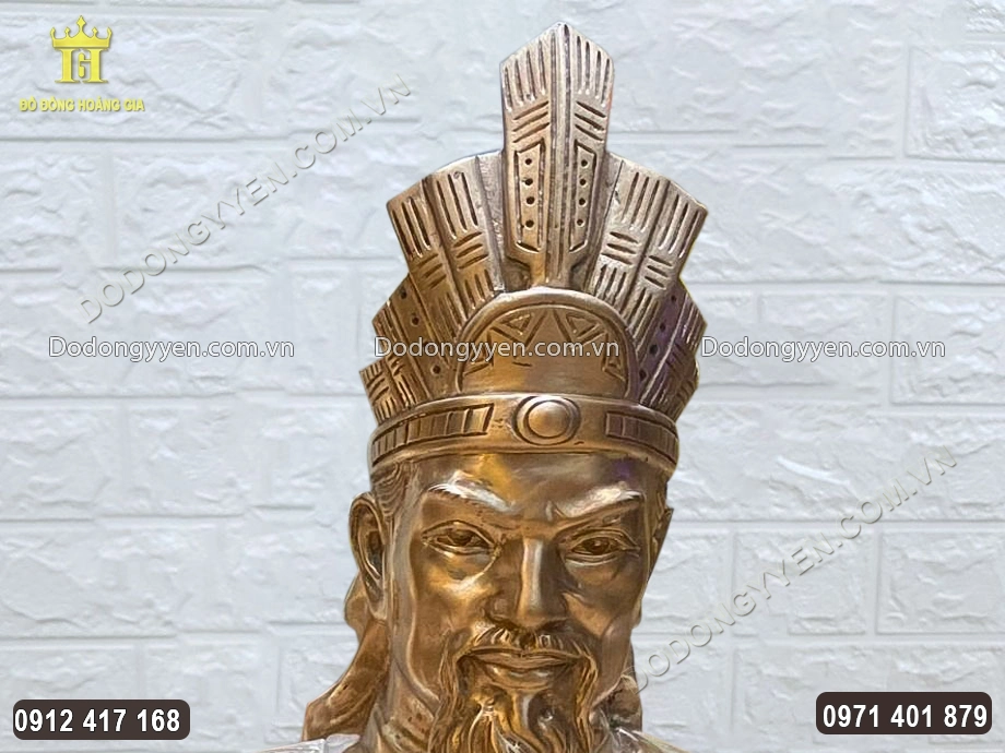 &Aacute;nh mắt ng&agrave;i nh&igrave;n thẳng đầy uy nghi&ecirc;m